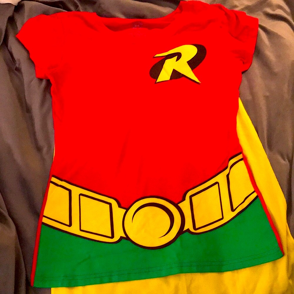 Robin Cosplay Cape T-shirt Medium